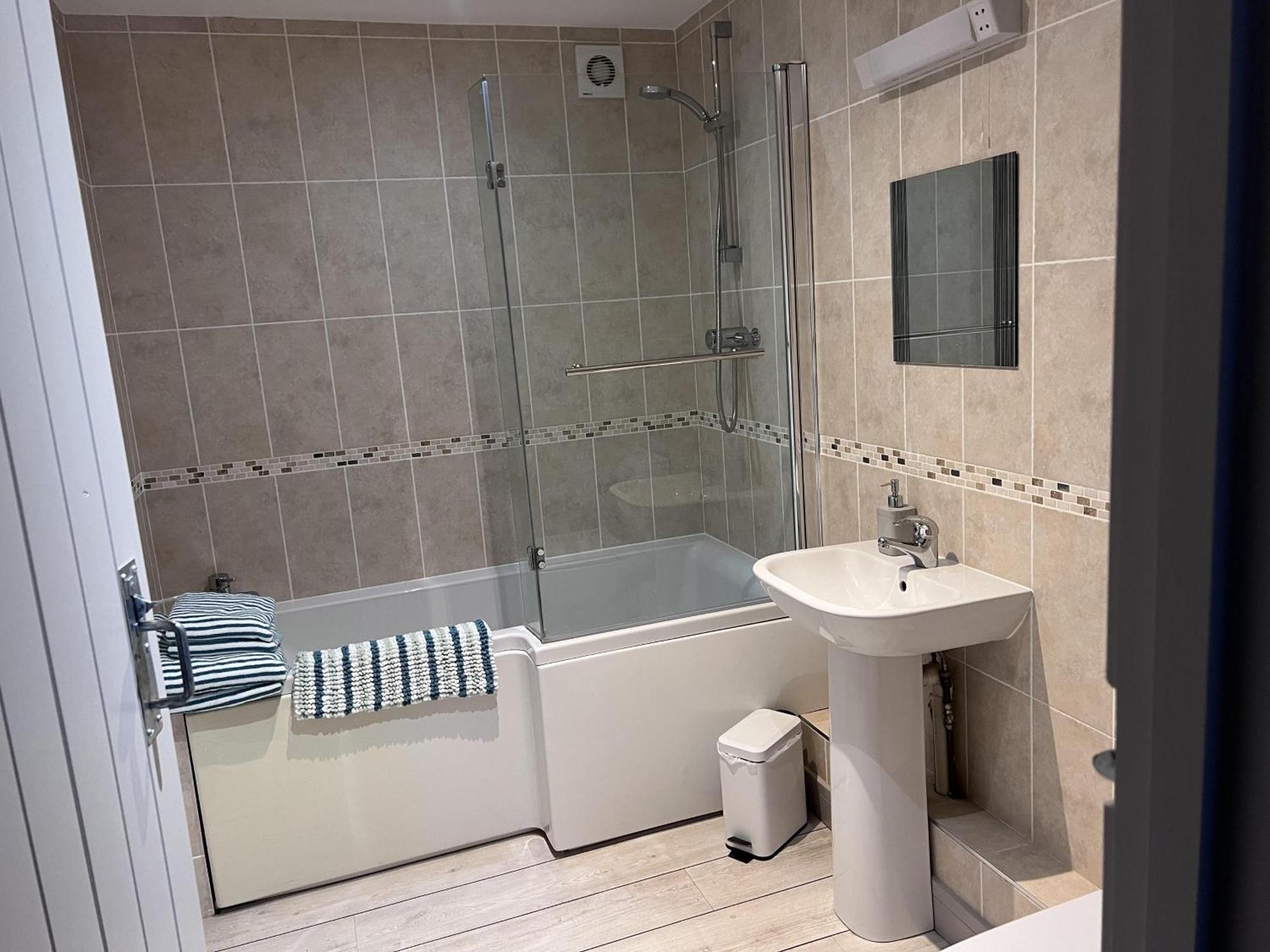 Poachers Hut - Captivating 1-Bed Cottage Shorwell Εξωτερικό φωτογραφία