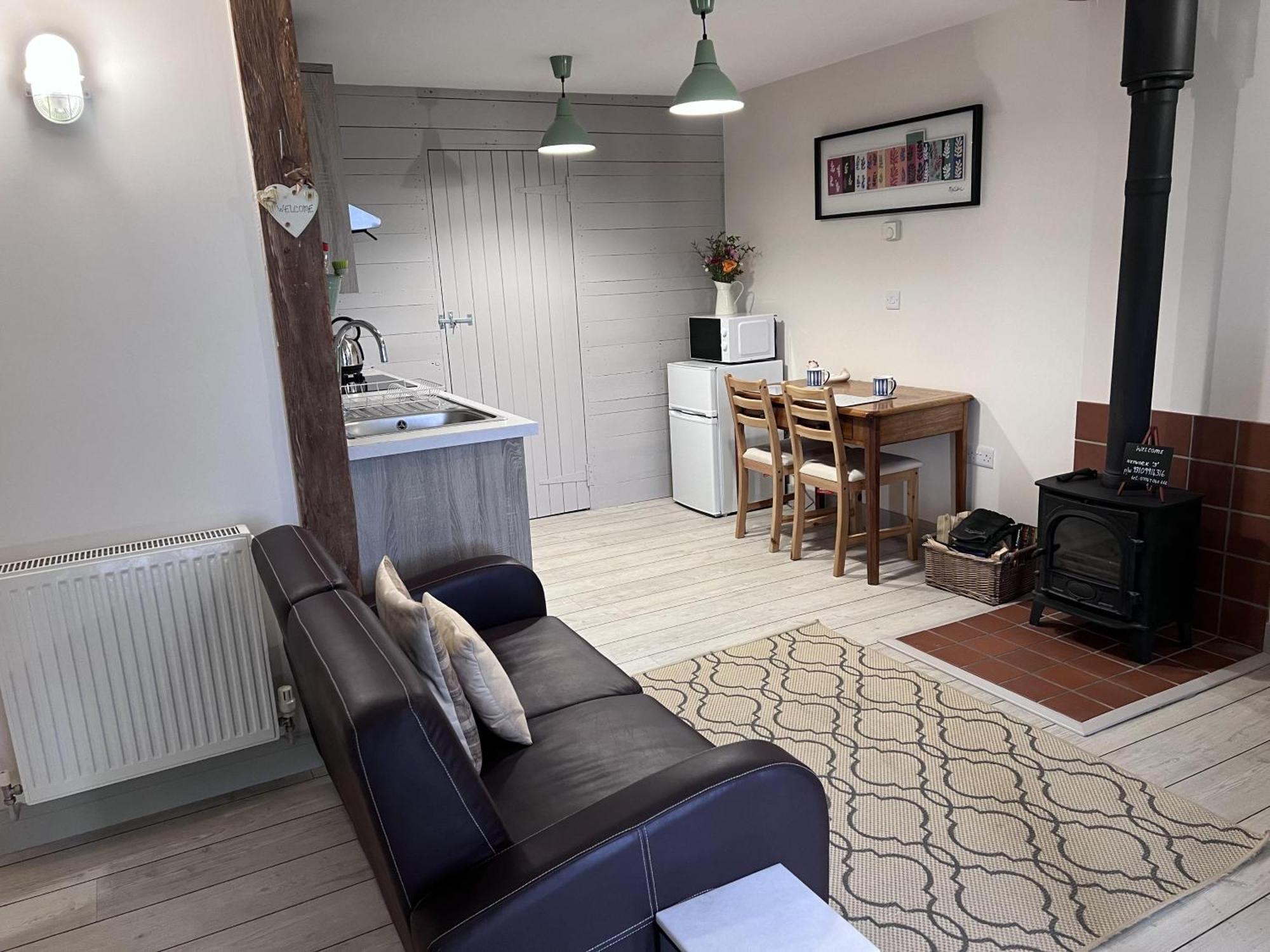 Poachers Hut - Captivating 1-Bed Cottage Shorwell Εξωτερικό φωτογραφία